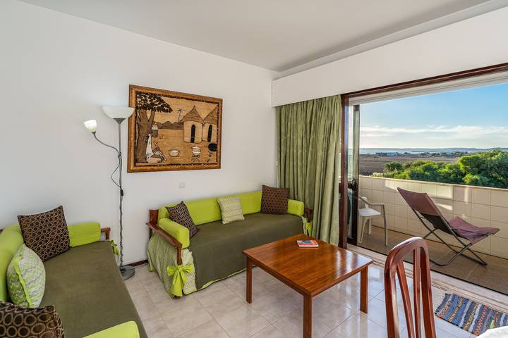Ferienwohnung für 4 Personen, mit Balkon und Garten sowie Kinderpool in Alvor - 2