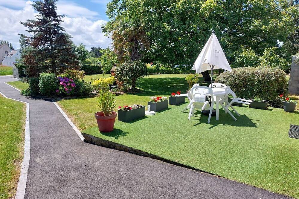 Maison avec jardin verdoyant in Sainte-Anne la Palud, Plonévez-Porzay
