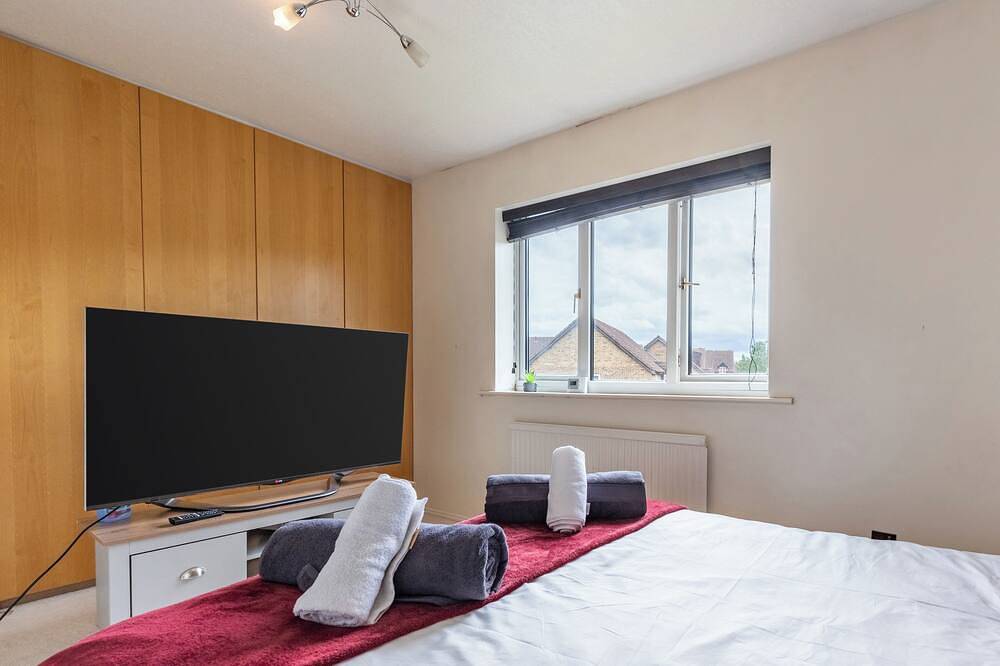 Luxury 3Br • Sleeps 8 • Parking in Dartford, Kent