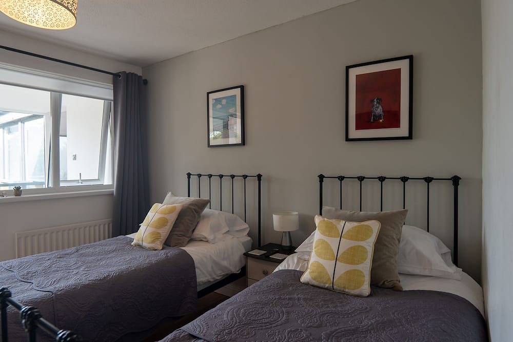 Entire apartment, 4 Bedroomed Ground Floor Apartment with Hot Tub and Sauna in Durham, County Durham