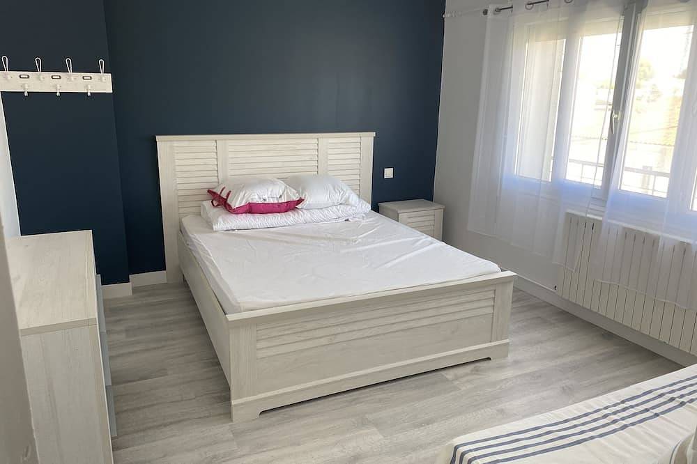 Villa Royan 10 personnes avec piscine privée chauffée 650m de la plage in Royan, Côte de Beauté