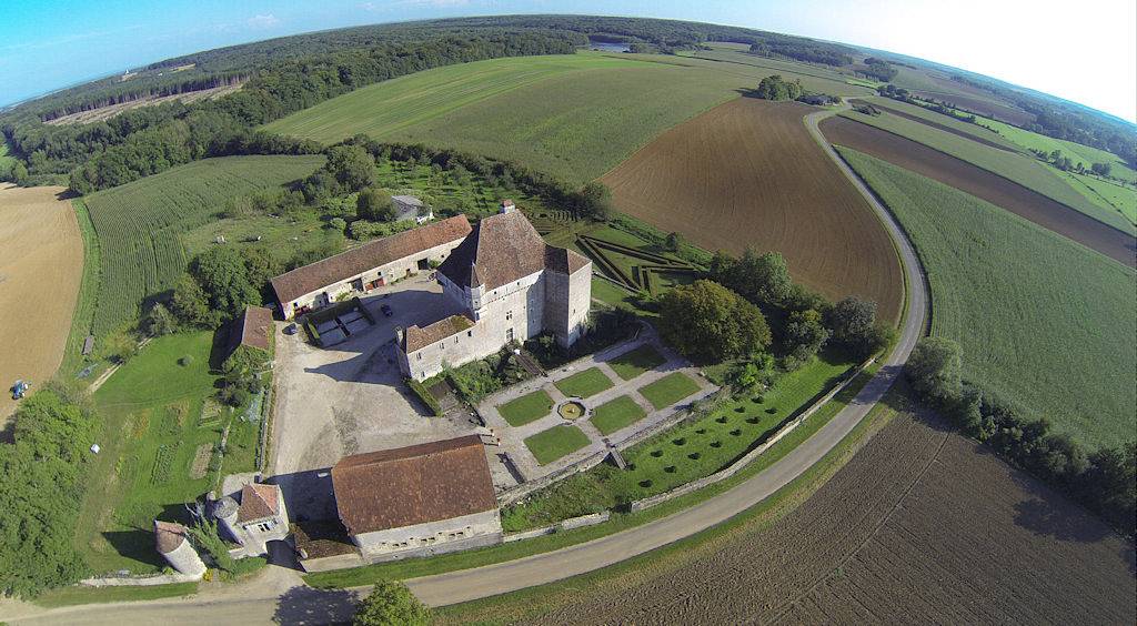 Château de Rosières - Chambre du Puits in Saint-Seine-sur-Vingeanne, Région de Dijon