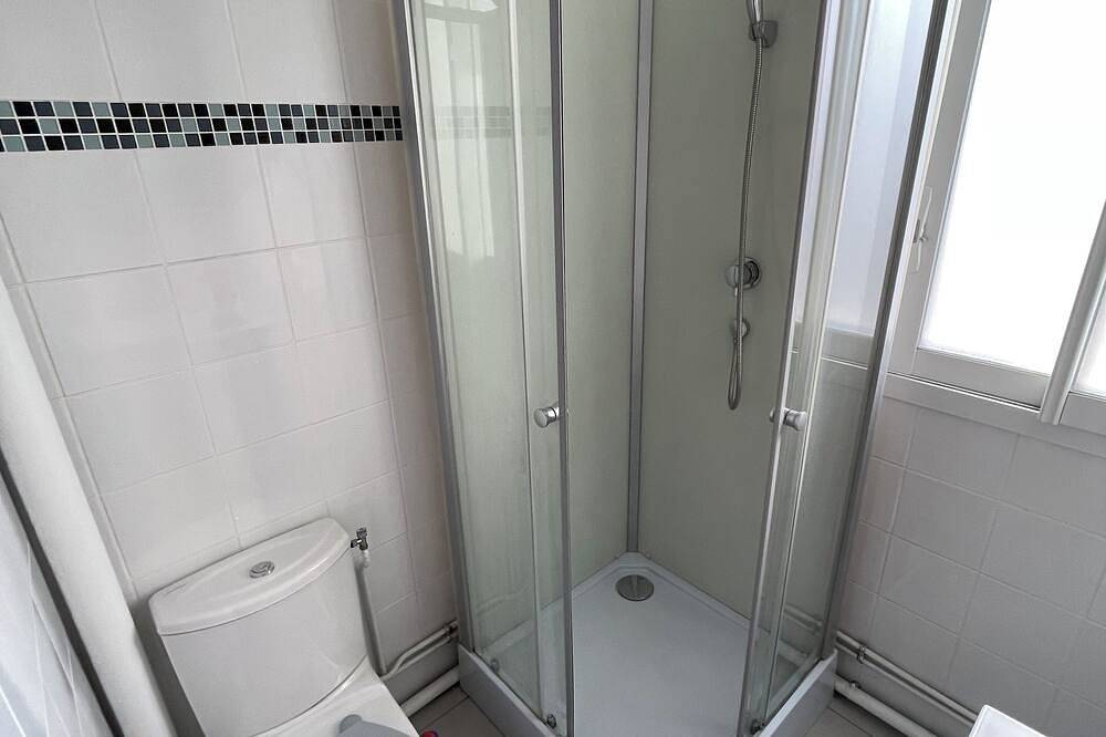 Entire apartment, Quiet downtown location! 6th floor, unobstructed view! in Gentilly, Val-de-Marne