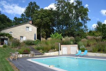 Gîte pour 9 personnes, avec terrasse et jardin à Aillas