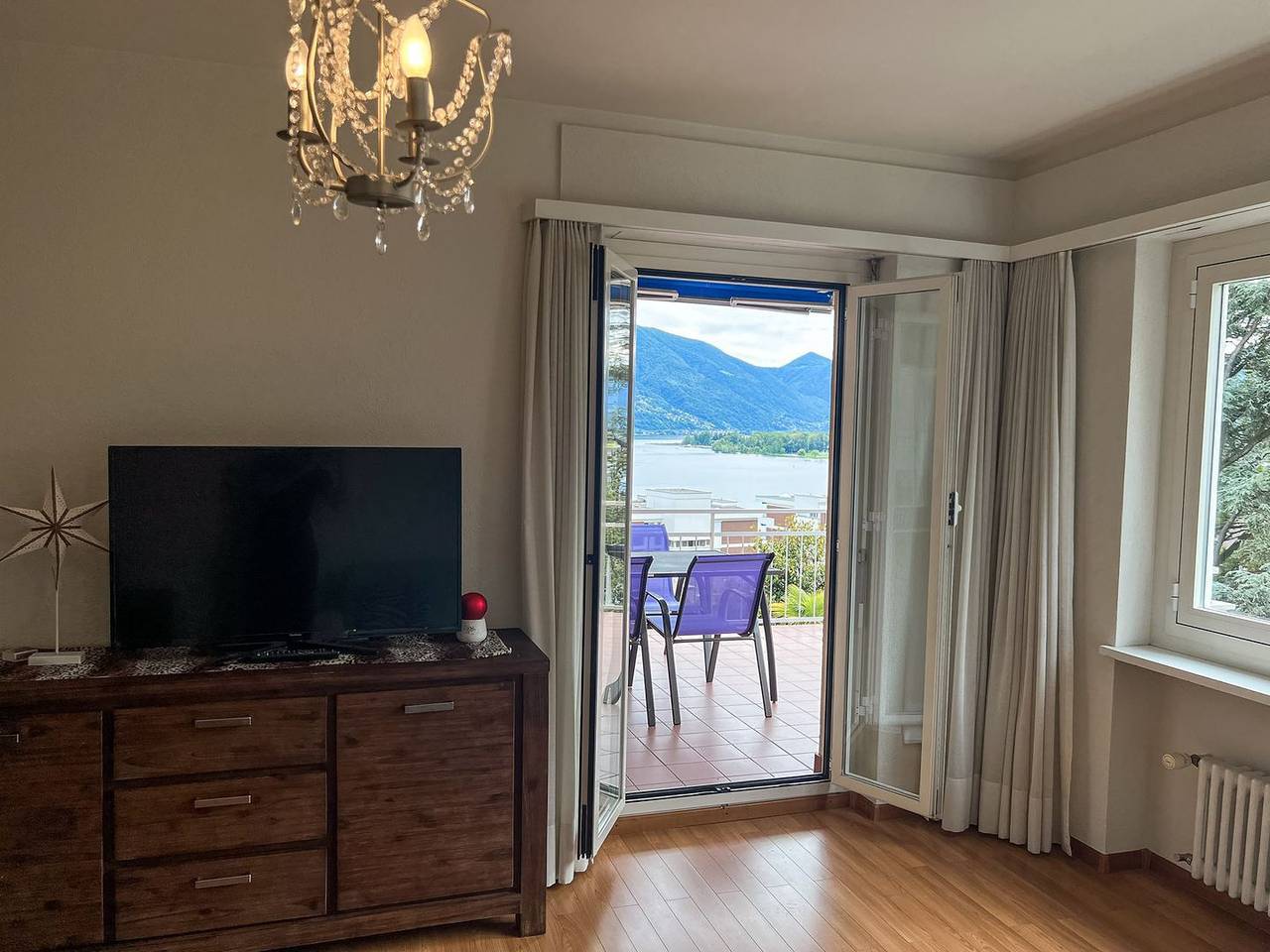 Ganze Wohnung, Renovierte Wohnung mit schöner Aussicht an zentraler Lage in Minusio, Tessiner Alpen