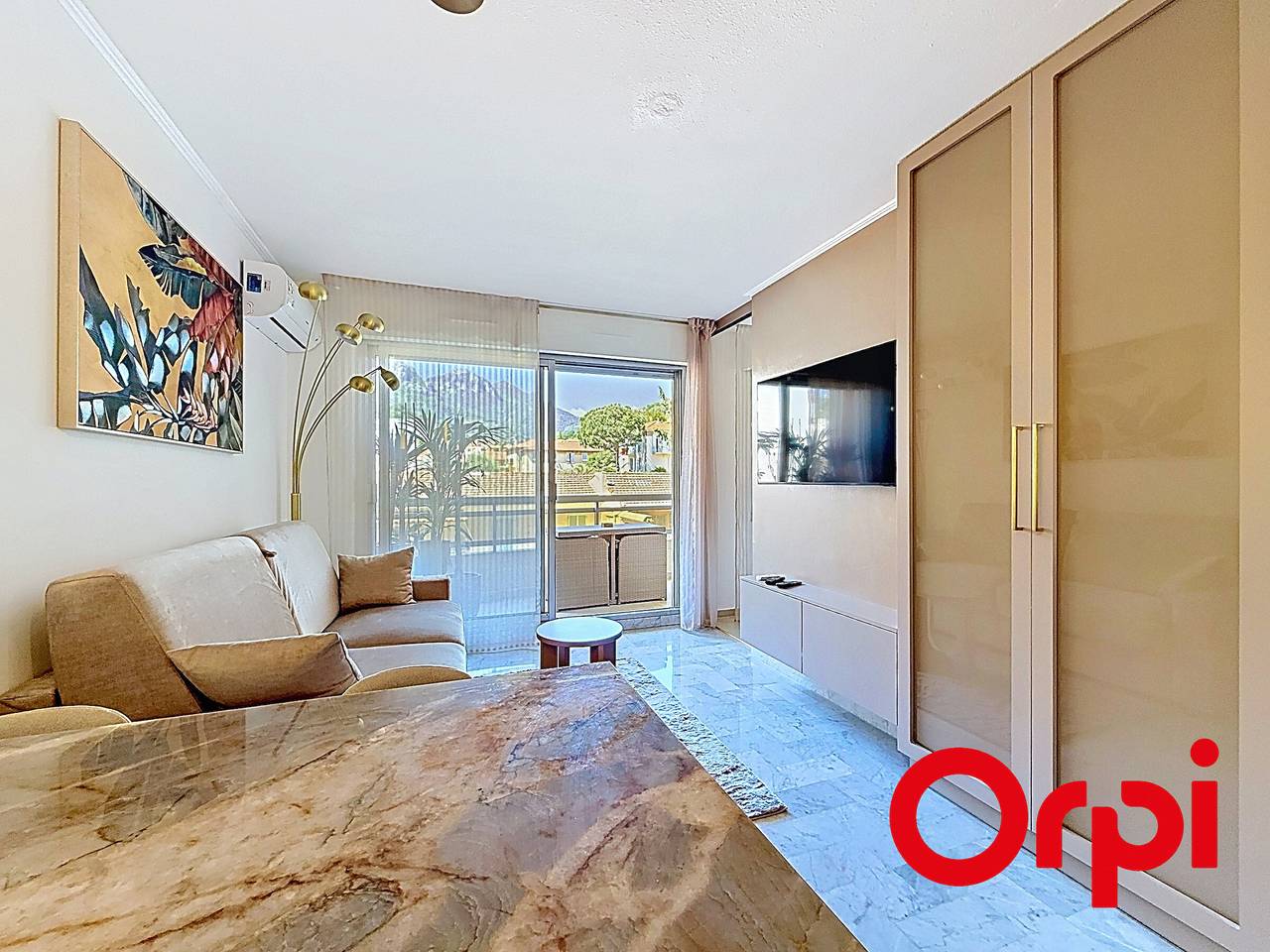 Appartement entier, Appartement Rénové avec Terrasse et Parking à Menton in Menton, Côte méditerranéenne (France)
