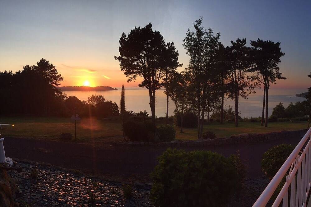 L'Envie Du Large: charming rental sea view, pink granite coast in Louannec, Pink Granite Coast