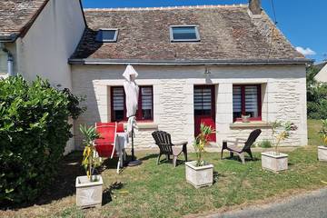 Gîte pour 3 personnes, avec jardin à Hommes