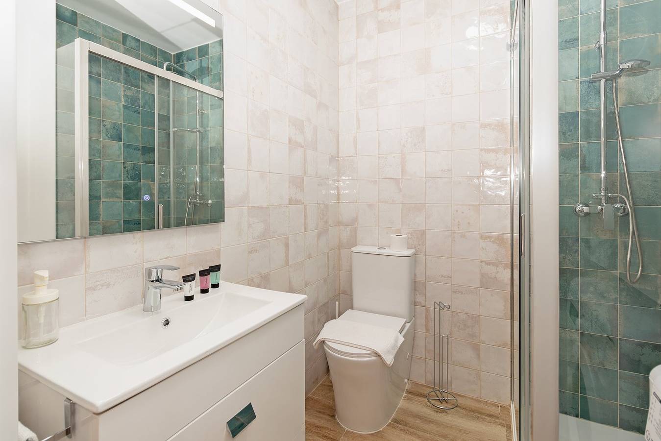 Apartamento entero, Guestready -Lovely Valencia Retreat in La Malvarrosa, Valencia