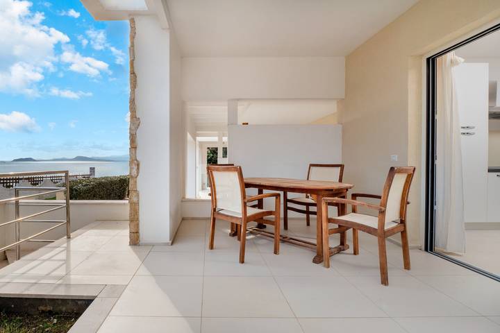 Location de vacances pour 5 personnes, avec Balcon ainsi que Jacuzzi et Jardin à Golfo Aranci