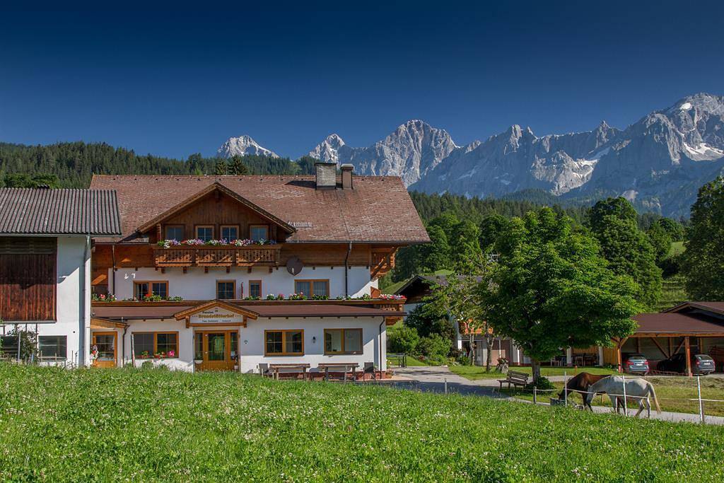 Vierbettzimmer mit Dusche, Wc in Pichl-Preunegg, Schladming-Dachstein