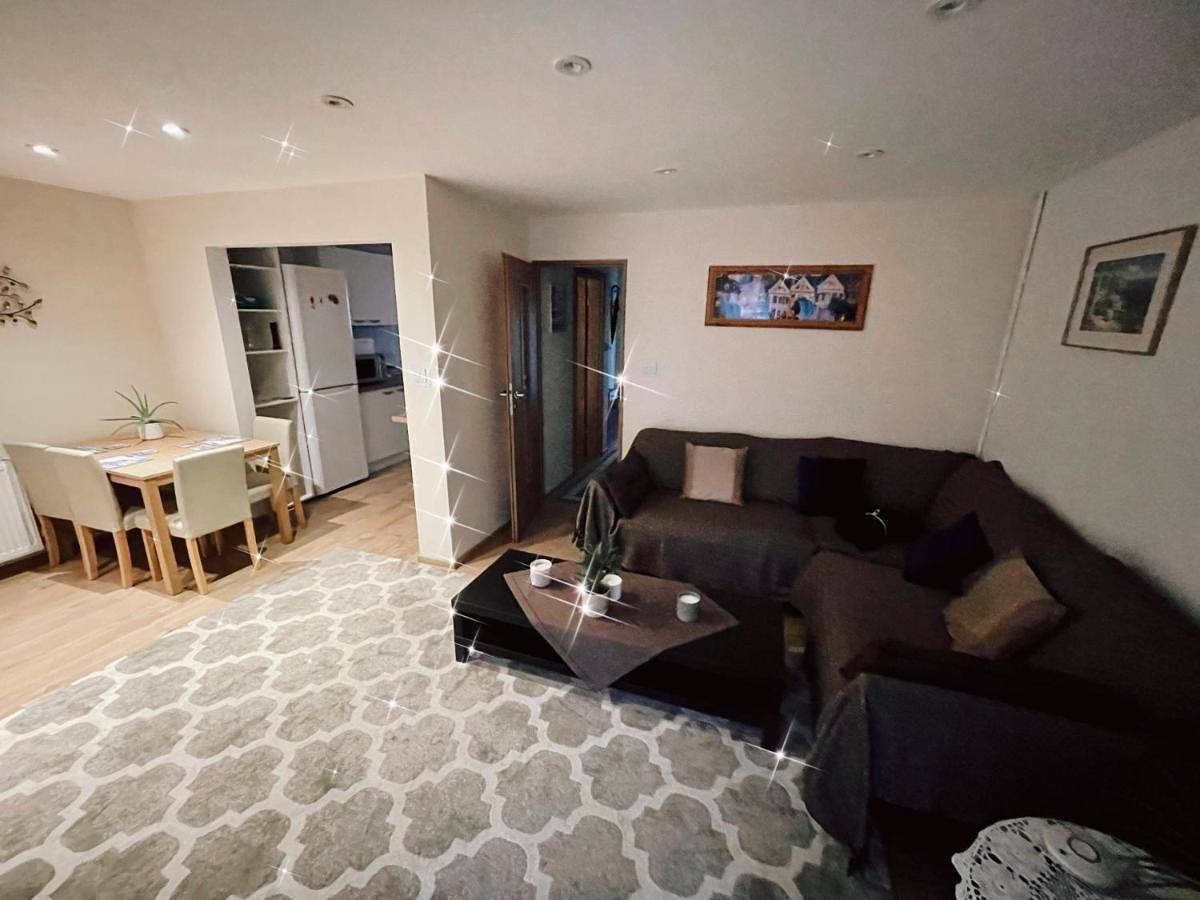 Four-Bedroom House in Banbury, Oxfordshire