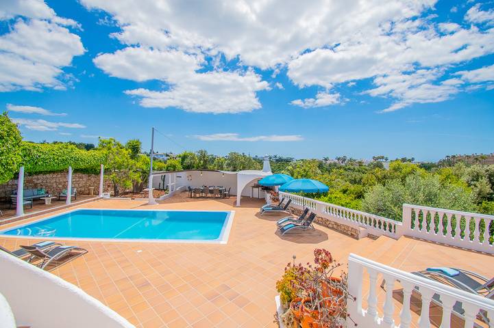 Villa pour 10 personnes, avec jardin et balcon à Carvoeiro