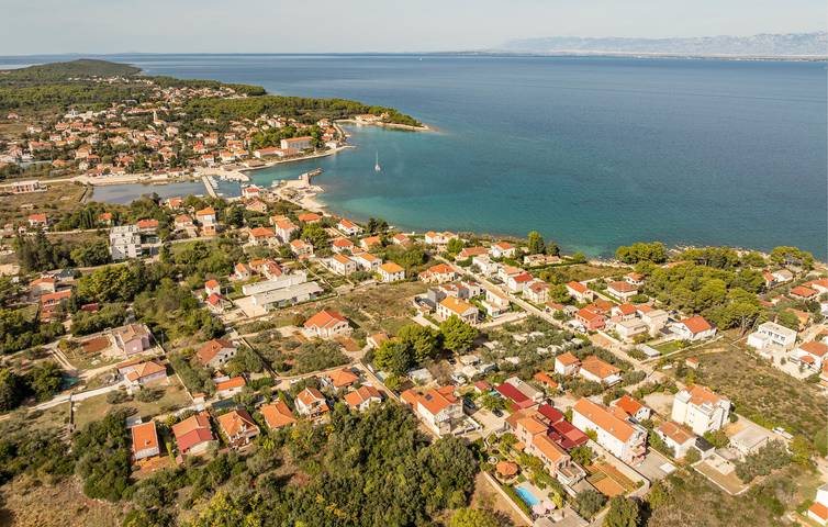 Urlaub am Meer: Modernes Apartment mit Pool und Terrasse, in Strandnähe in Ugljan, Insel Ugljan