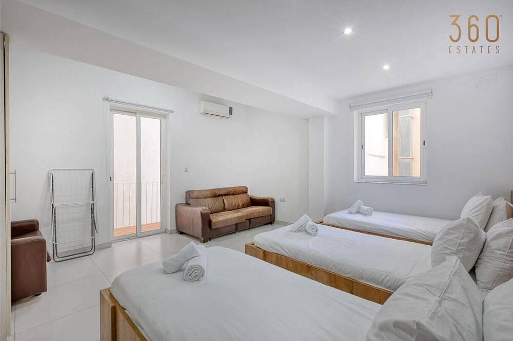 Geheel appartement, Spacious Paceville Apt for Groups, sleeps 10 w/Ac! in Paceville, San Giljan