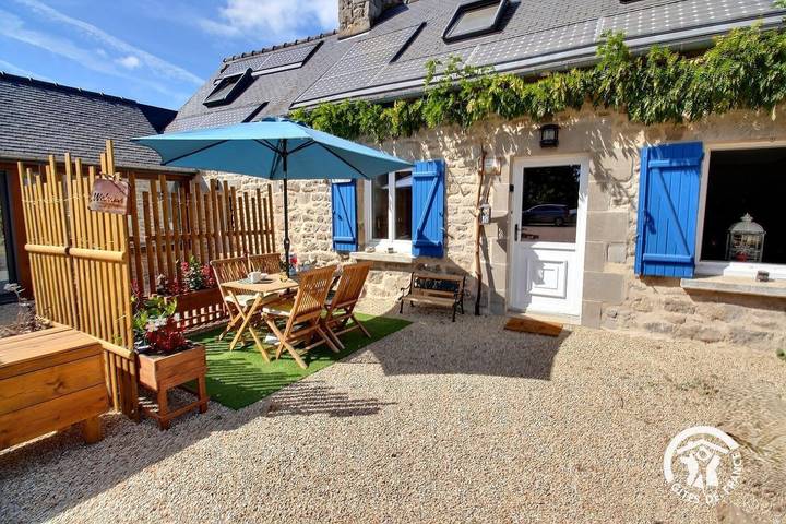 Gîte pour 3 personnes, avec Terrasse ainsi que Jardin et Vue à Cohiniac