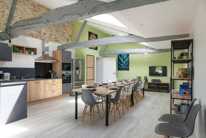 Location de vacances pour 18 personnes, avec Terrasse ainsi que Jardin et Piscine à Le Poiré-sur-Vie - 2