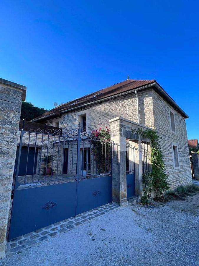 Maison de vacances pour 12 personnes, avec Jacuzzi ainsi que Terrasse et Vue à Courcelles-lès-Montbard