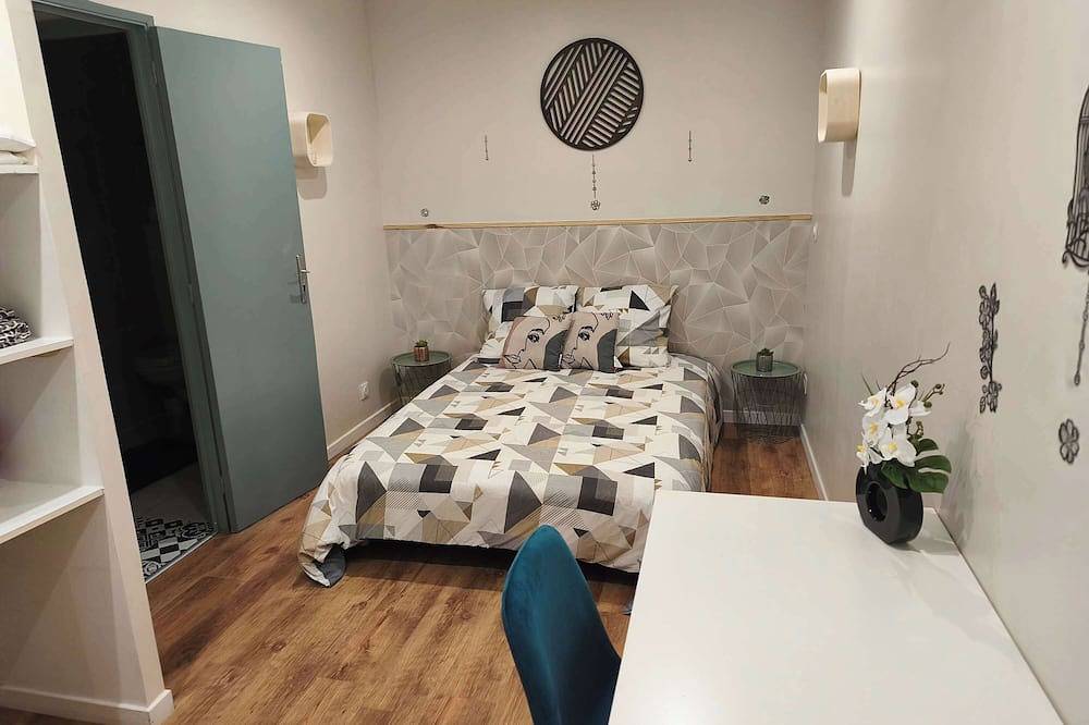 Ganze Wohnung, Convenient Downtown Apartment with Parking in Charleville-Mézières, Ardennen