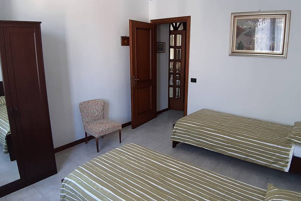 Appartamento intero, Appartamento Classico Con 2 Camere Ampie E 2 Balconi in Piacenza, Provincia di Piacenza