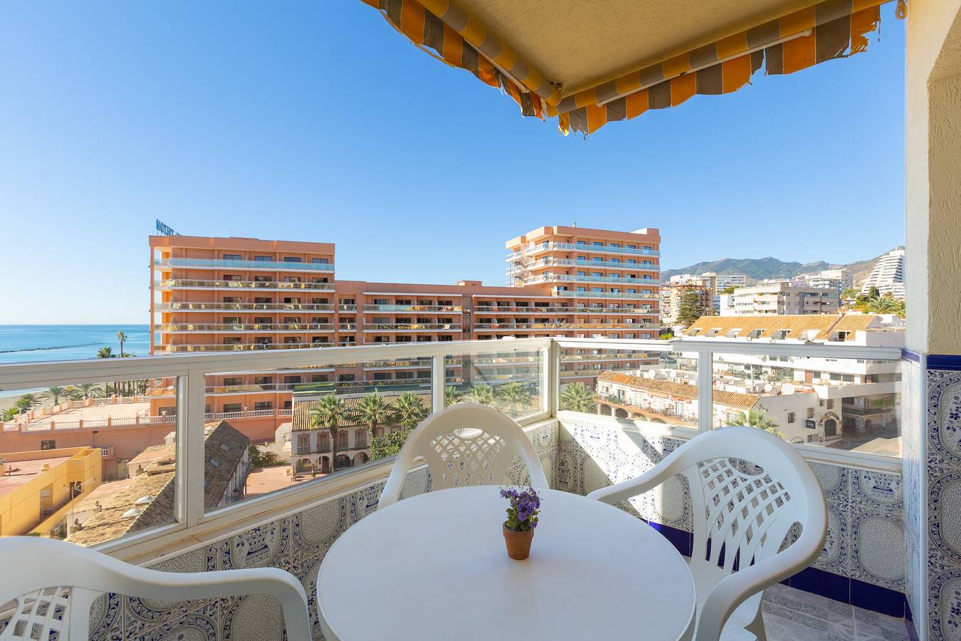 Ganze Wohnung, Apartment am Strand mit Meerblick, Balkon, Klimaanlage und Wlan in Benalmádena Costa, Benalmádena