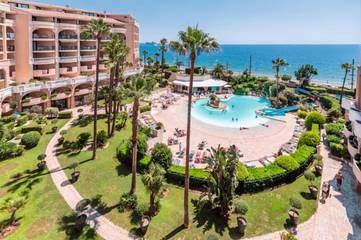 Gîte pour 4 personnes, avec terrasse ainsi que piscine et jardin, animaux acceptés dans Cannes La Bocca