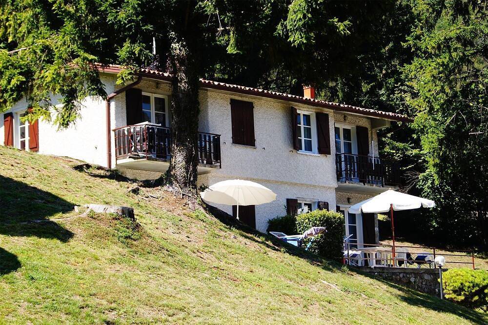 Ganze Wohnung, Direkt am See mit Terrasse in Idro, Gardasee-Berge