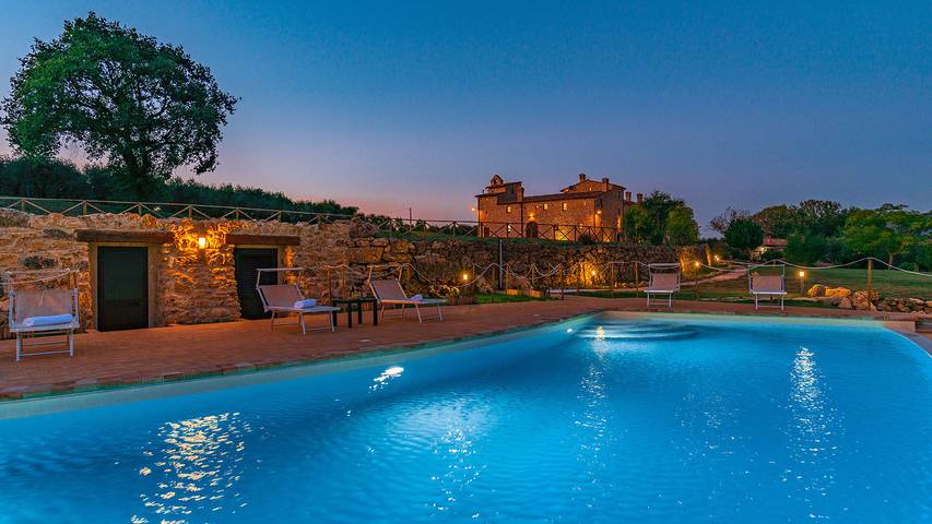 Casa vacanza per 20 persone, con Giardino a Massa Martana