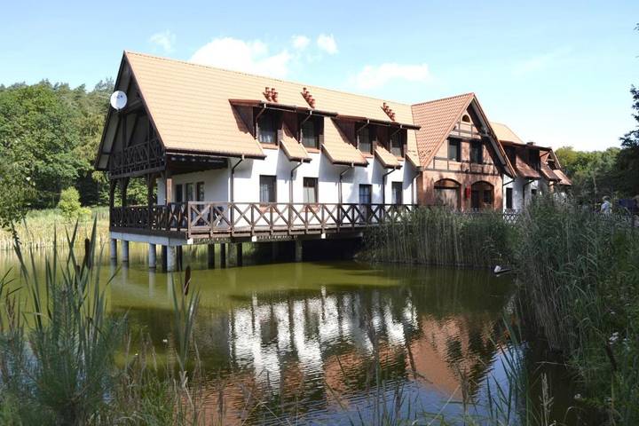 Ferienhaus für 6 Personen, mit Balkon und Terrasse sowie Garten und Seeblick