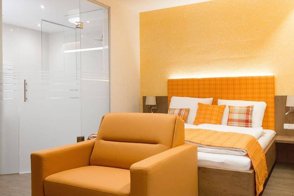 Dreibettzimmer, Dusche, Wc, mit Bergblick - Gasthof-Pension Luger - am in Neustift im Mühlkreis, Bezirk Rohrbach