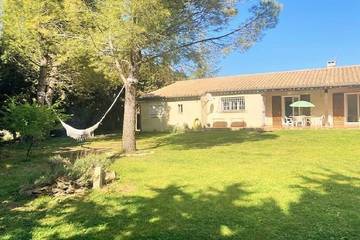 Cottage pour 6 personnes, avec jardin et jacuzzi à Trèbes