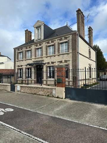 Gîte pour 6 personnes, avec jardin à Saint-Parres-aux-Tertres