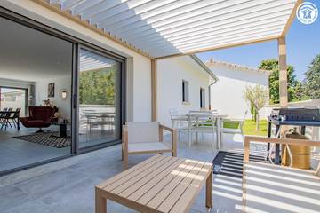 Gîte pour 6 personnes, avec jardin ainsi que terrasse et piscine à Crêches-sur-Saône