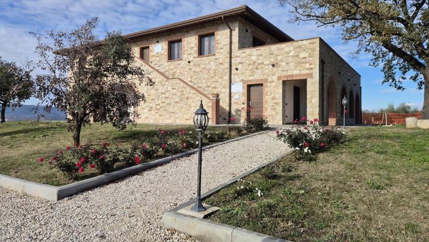 Agriturismo per 2 persone, con Balcone e Terrazza nonché Giardino e Piscina a Marsciano