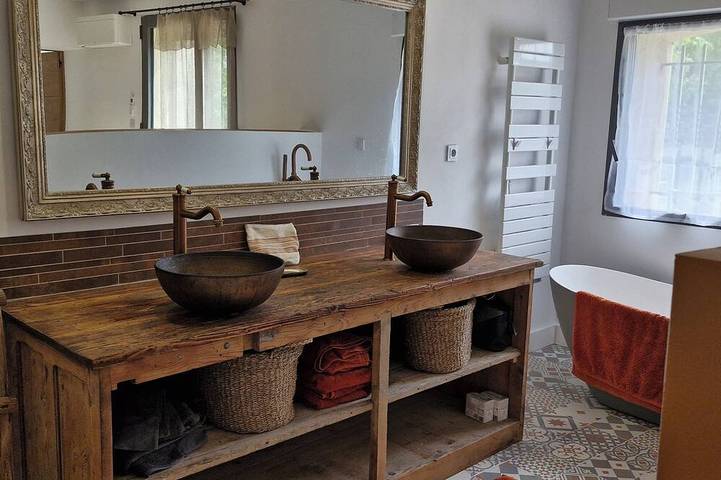 Loue mas/villa vigneronne de charme récemment rénovée avec piscine max 14 pers in Marsillargues, Côte méditerranéenne (France)