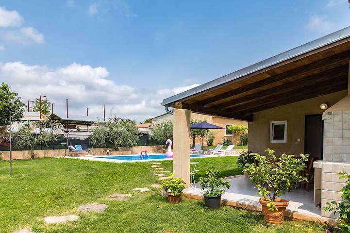 Ferienhaus für 6 Personen, mit Balkon und Garten in Barban