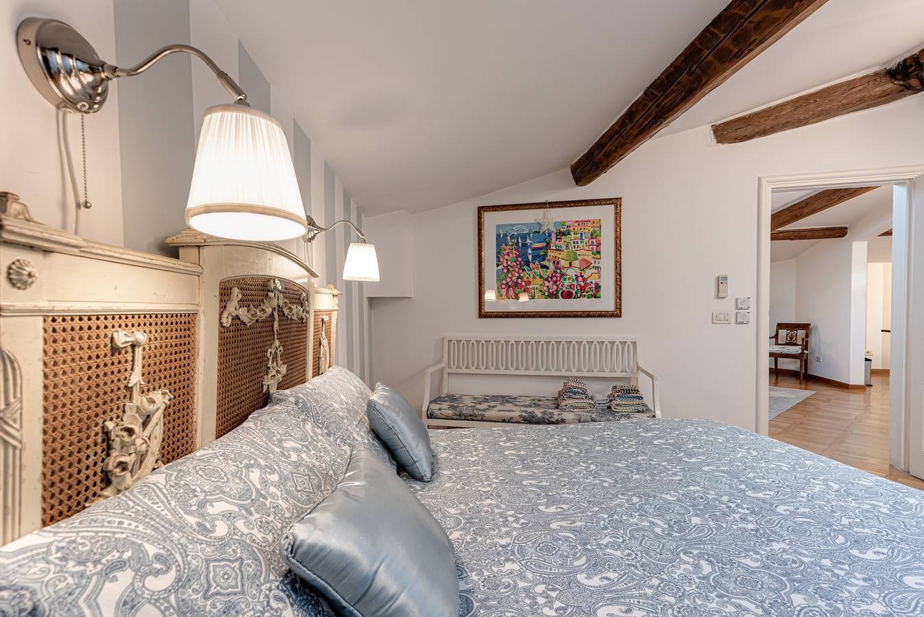 Entire apartment, Apartment "Romantic" with Private Terrace & Wi-Fi in Florence, Florence Province