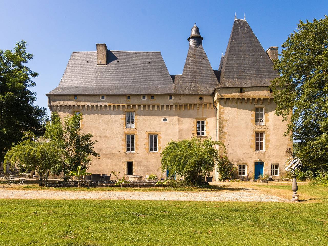 Château à Chaleix avec Piscine et Vue in Chalais (Aquitaine), Parc naturel régional Périgord-Limousin