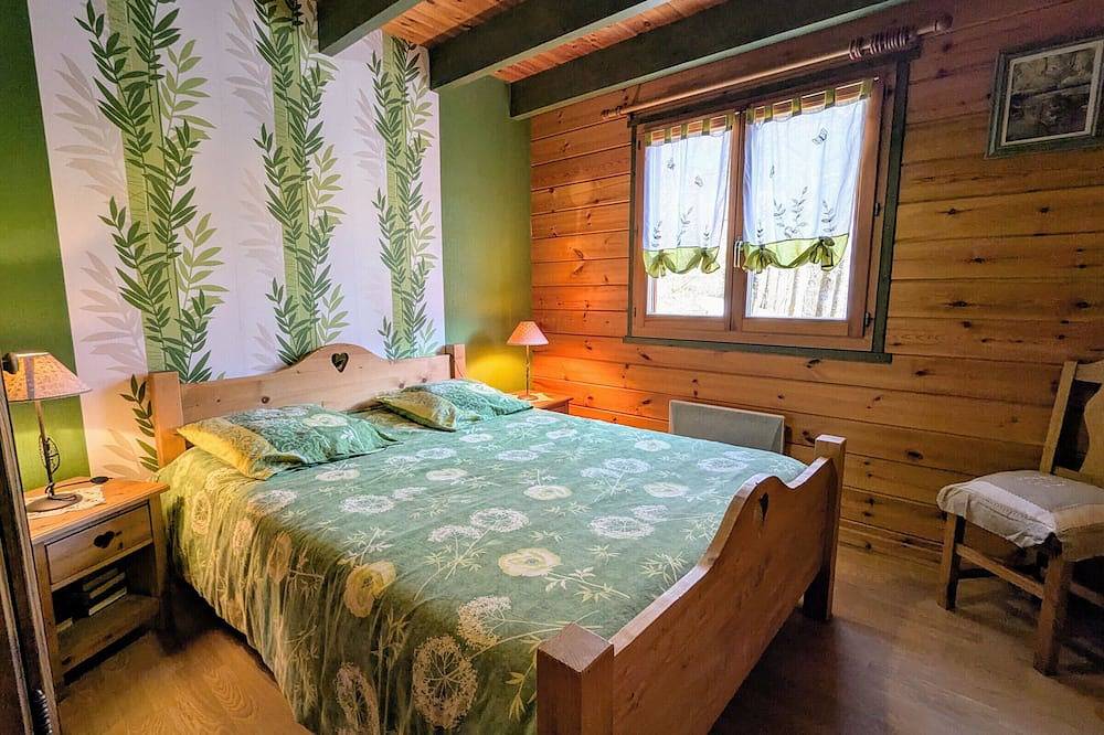 Cozy Chalet Near Ski Slopes and Lake, Sleeps 7, Wifi, Fireplace, Large Garden, Garage in Le Ménil, Parc naturel régional des Ballons des Vosges