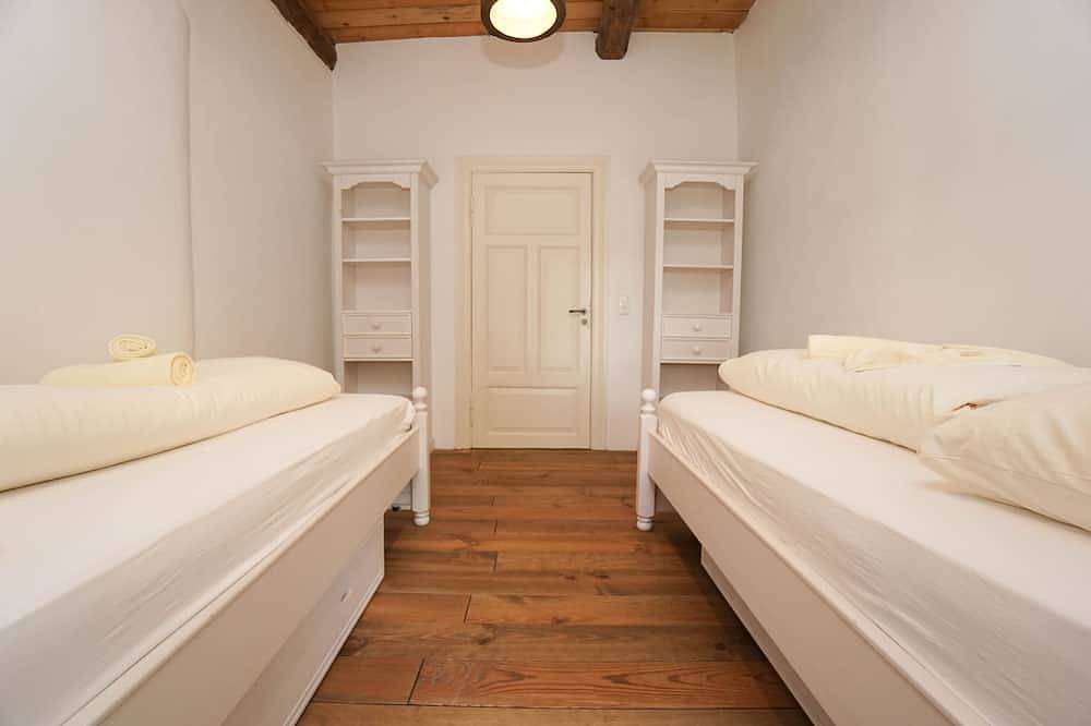 Romantisches Reetdachhaus mit Wellnessbereich in Deichnähe in Dorum, Cuxland
