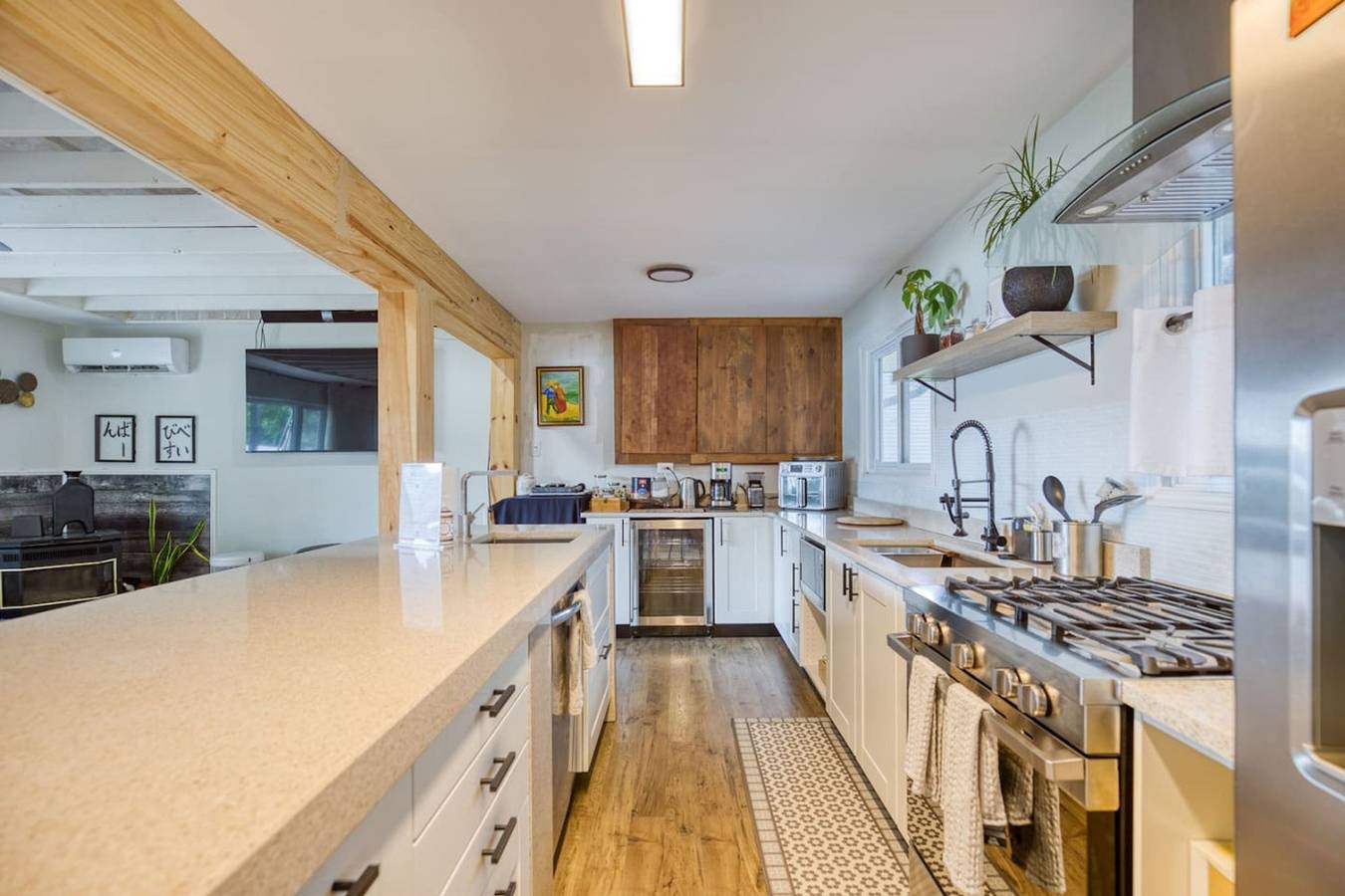 Entire apartment, Waterfront Cottage w/ Swim Spa, Bbq, Close to Skiing in Lake Ontario (Canada)
