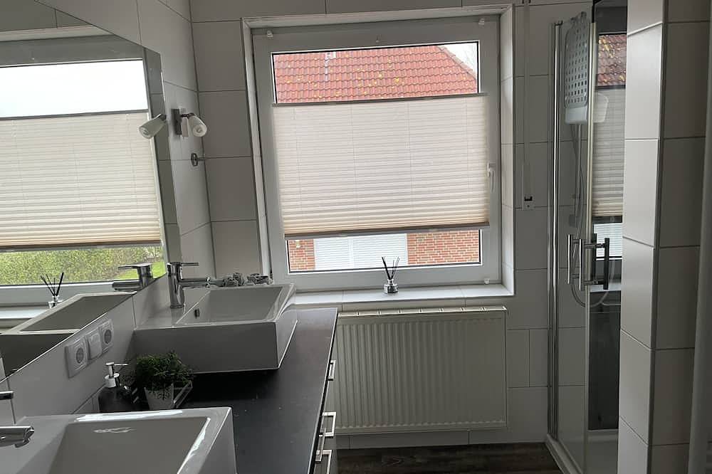 Ganze Wohnung, Moderne großzügige Ferienwohnung in Leer, Nordseeküste
