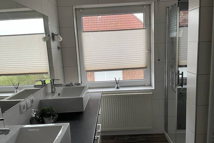 Ganze Wohnung, Moderne großzügige Ferienwohnung in Leer, Landkreis Leer
