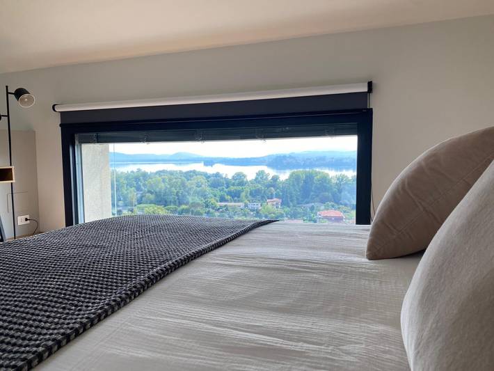 Casa vacanza per 5 persone, con vista lago e balcone in Gavirate