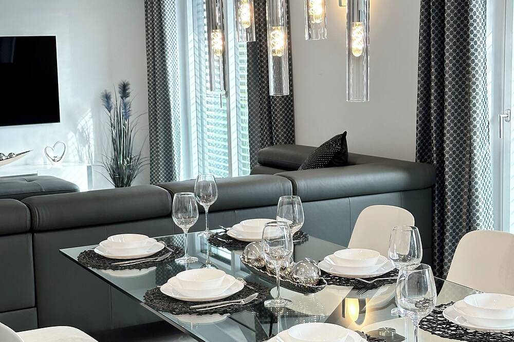 Ganze Wohnung, Exclusive Designer - Ferienwohnung Black White 124 m² in Raubling, Bayerische Alpen