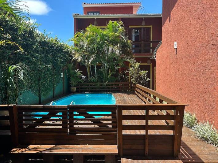 Casas e apartamentos de temporada para 2 pessoas, com jardim e piscina em Garopaba