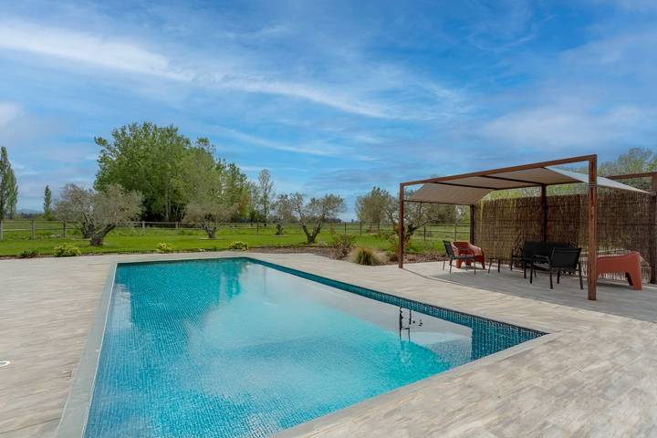 Location de vacances pour 6 personnes, avec terrasse ainsi que piscine et jardin à Tarascon - 4