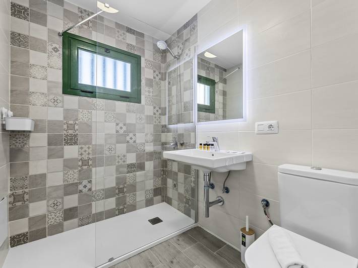 Ganze Wohnung, Renovierte 2-Zimmer-Wohnung in Puerto del Carmen, nah am Strand, für 4 Personen in Puerto del Carmen, Tías