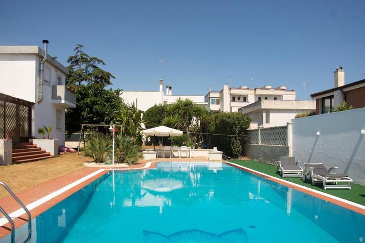B&b per 2 persone, con Terrazza e Giardino nonché Piscina e Panorama a Noicattaro