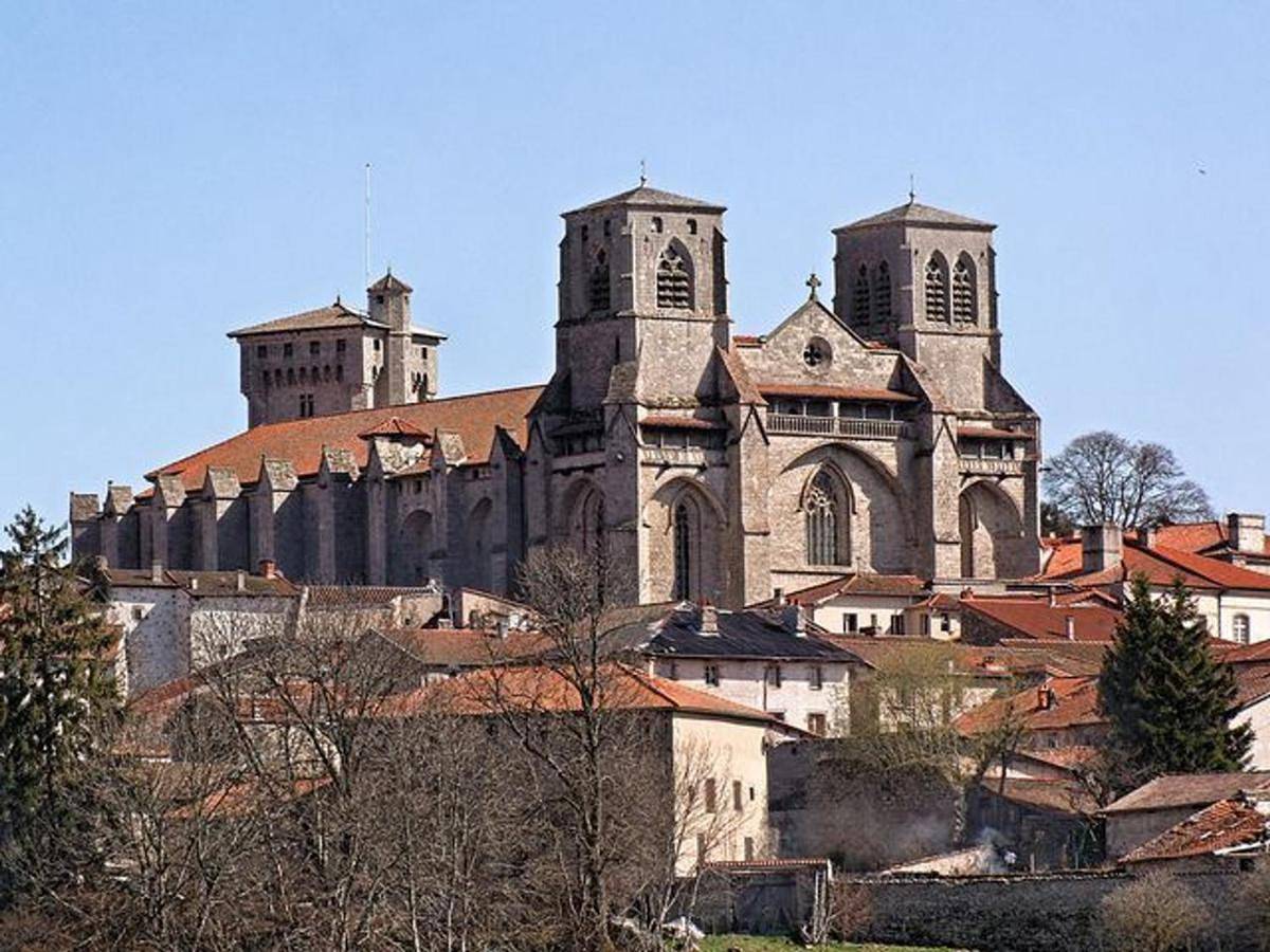 Gîte familial au calme avec jeux, Vtt, randonnée, près du Parc Livradois, La Chaise-Dieu et Craponne - Fr-1-582-214 in Jullianges, Parc Naturel Régional Livradois-Forez